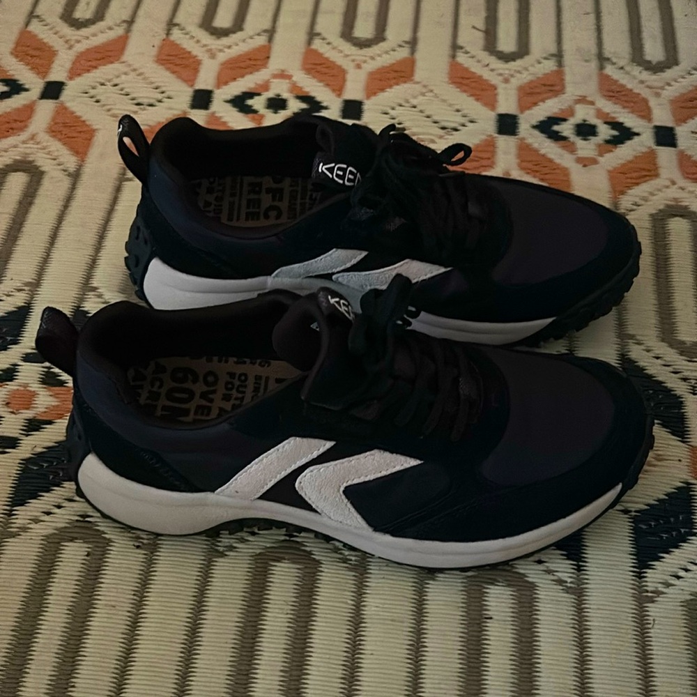 Keen. Women's sneaker. New. Size 8.